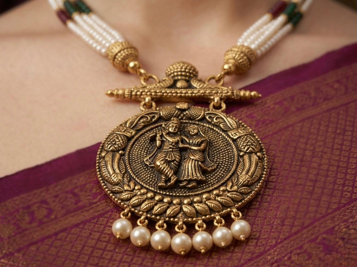 Radha Krishan Mandir Jewelry Set